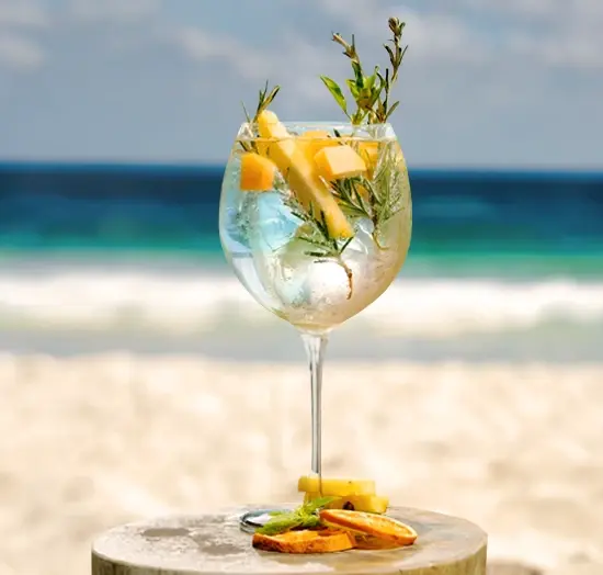 cocteles en Tantra Beach Club