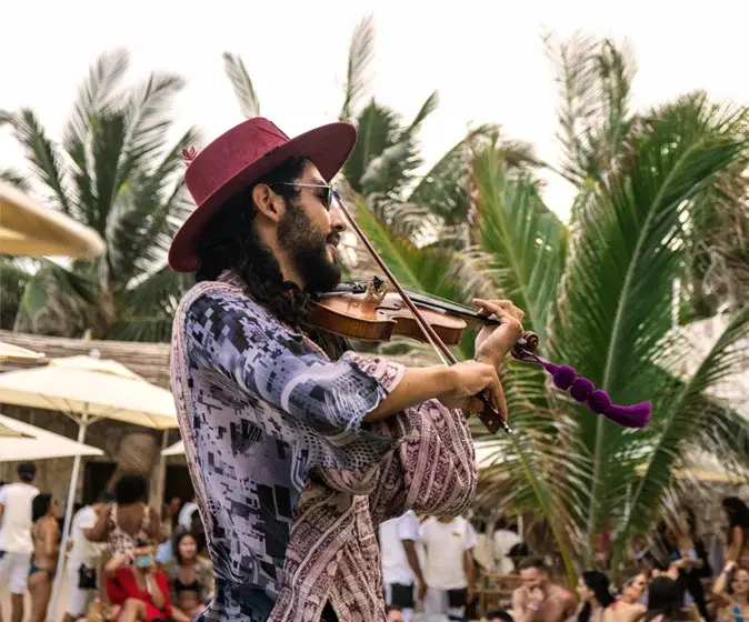 Live violinist show at Tantra Tulum